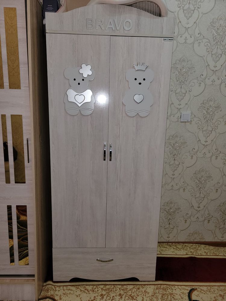 Спальный гарнитур и детский шкаф