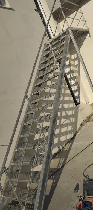 Scări metalice profesionale
