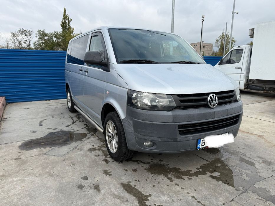 Volkswagen Kombi VW Transporter T5 2011