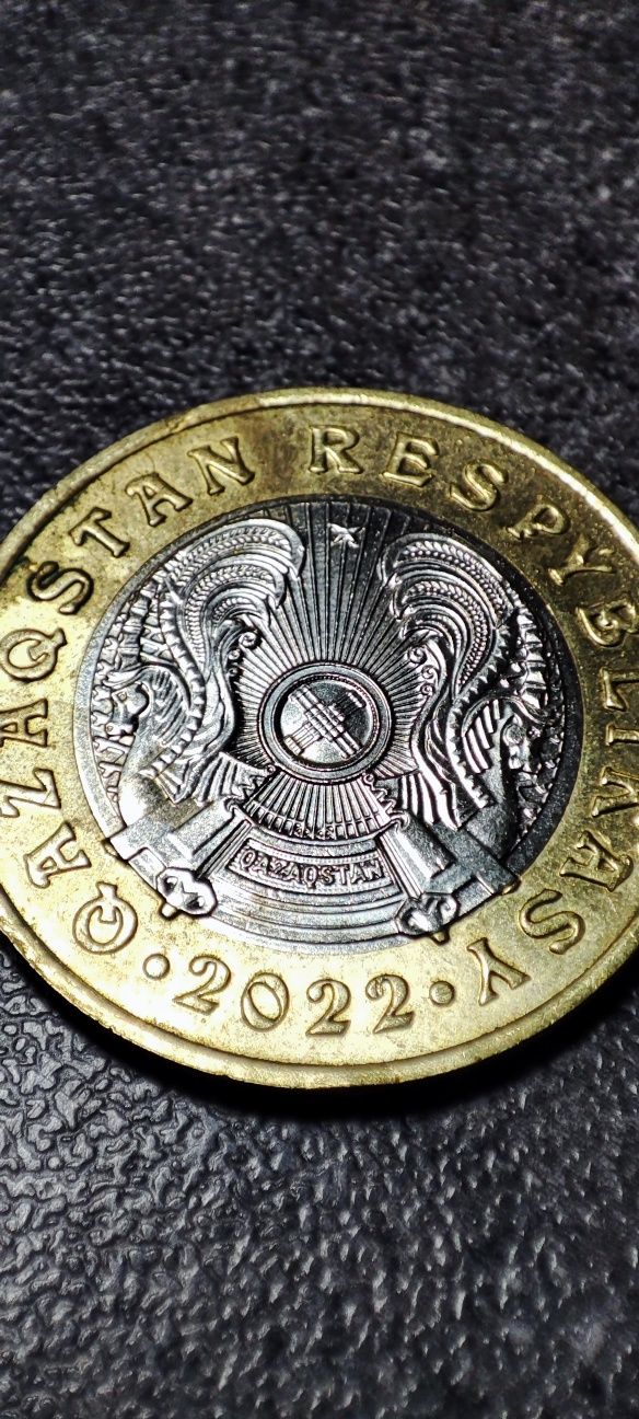 Продам коллекционную монету 100 тенге