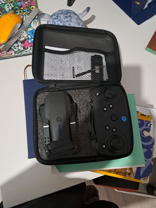 Квадрокоптер е88