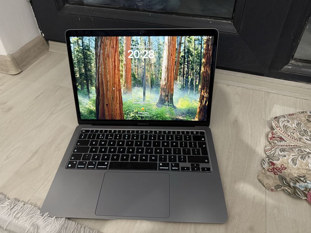 Mac Book Air 2021 13-inch sotiladi