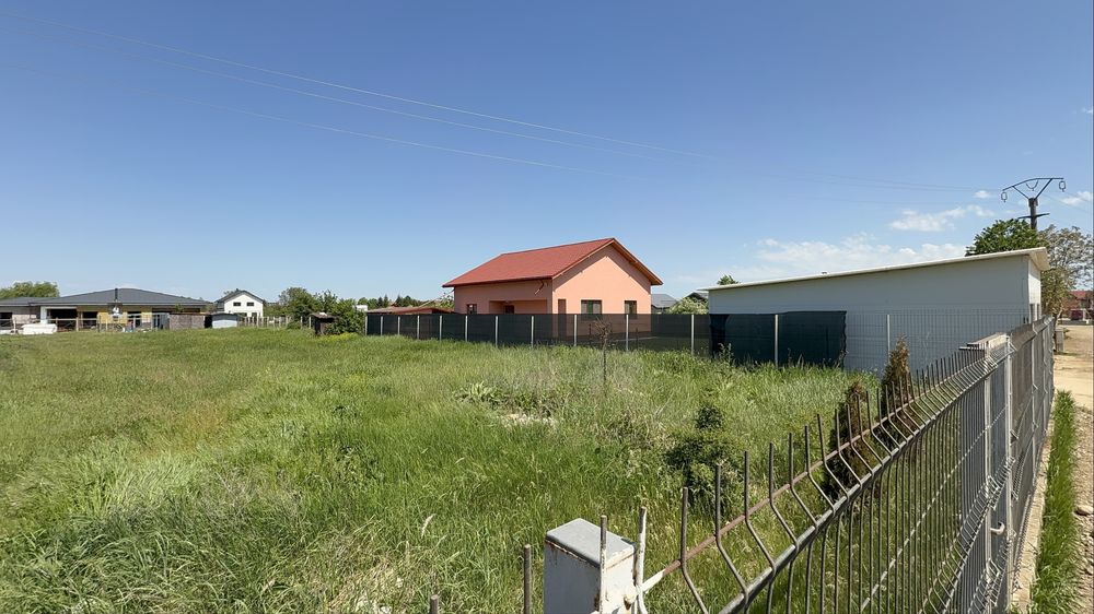 Vând teren intravilan 2500mp cu toate utilitățile