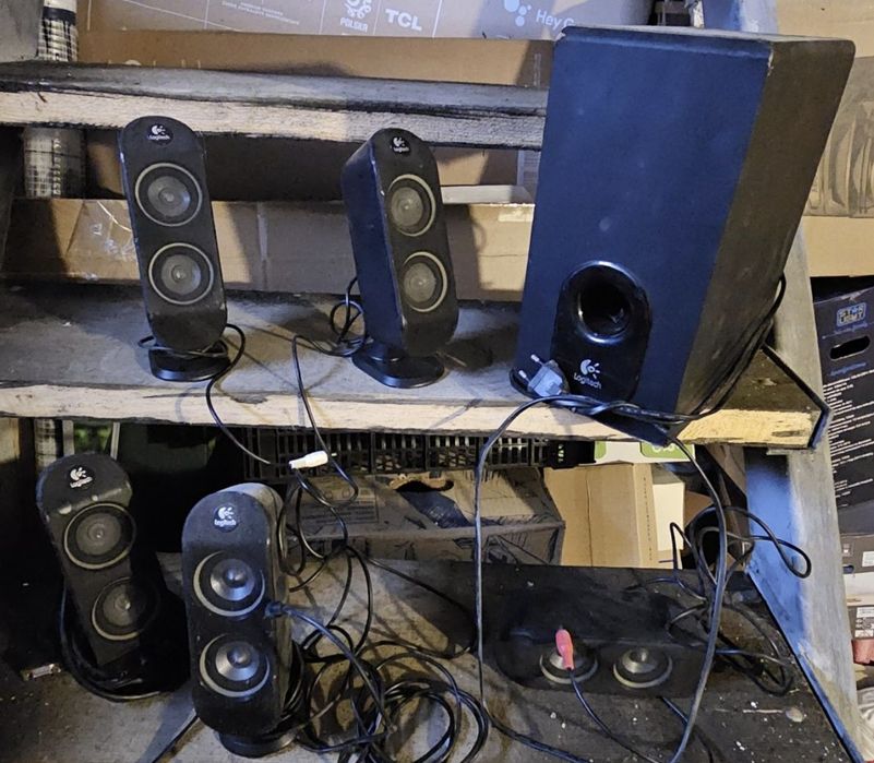 Logitech LE VÂND că m-am mutat la țară sunt perfecte pentru oraș .blok