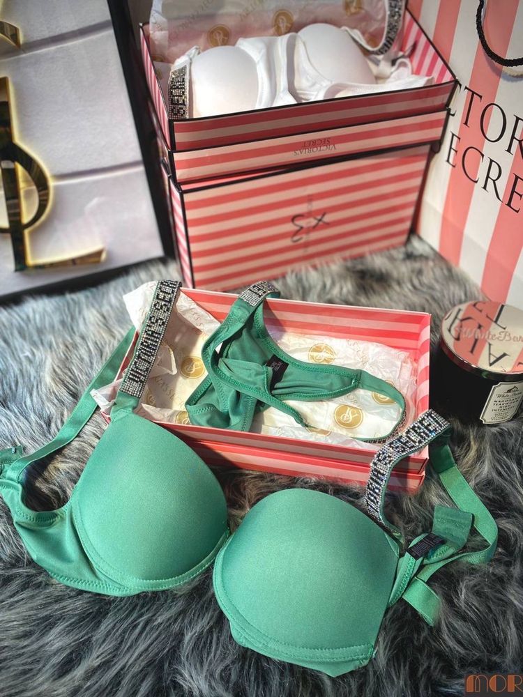 Set Victoria Secret Sutien si Chiloti