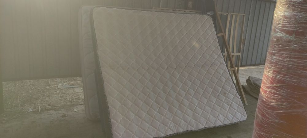 Продам матрац в хорошем состоянии