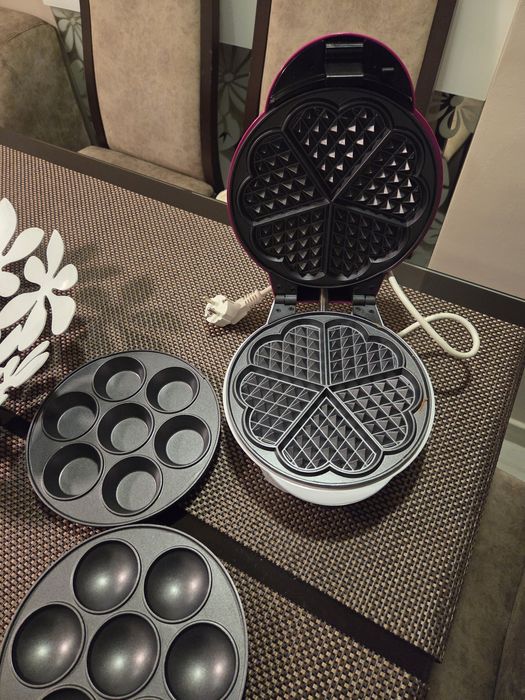 Гофретник Gorenje WCM702PW, 700W, Незалепващи плочи, Розов