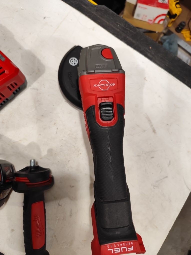 Безчетков акумулаторен ъглошлайф Милуоки Milwaukee M18 FSAG125XB + 5Ah