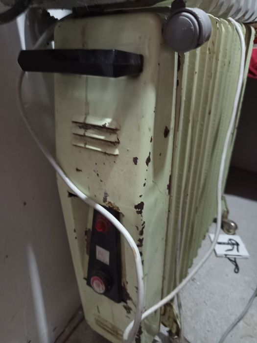 Vând radiatoare curent electric