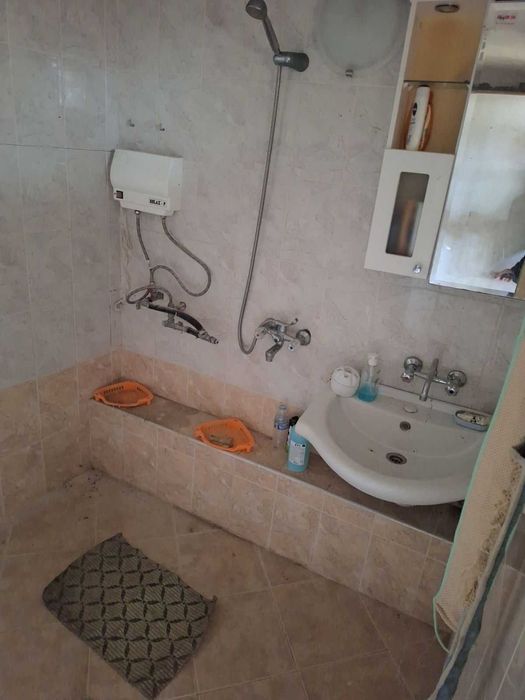 Парцел с постройка в село Кошарица