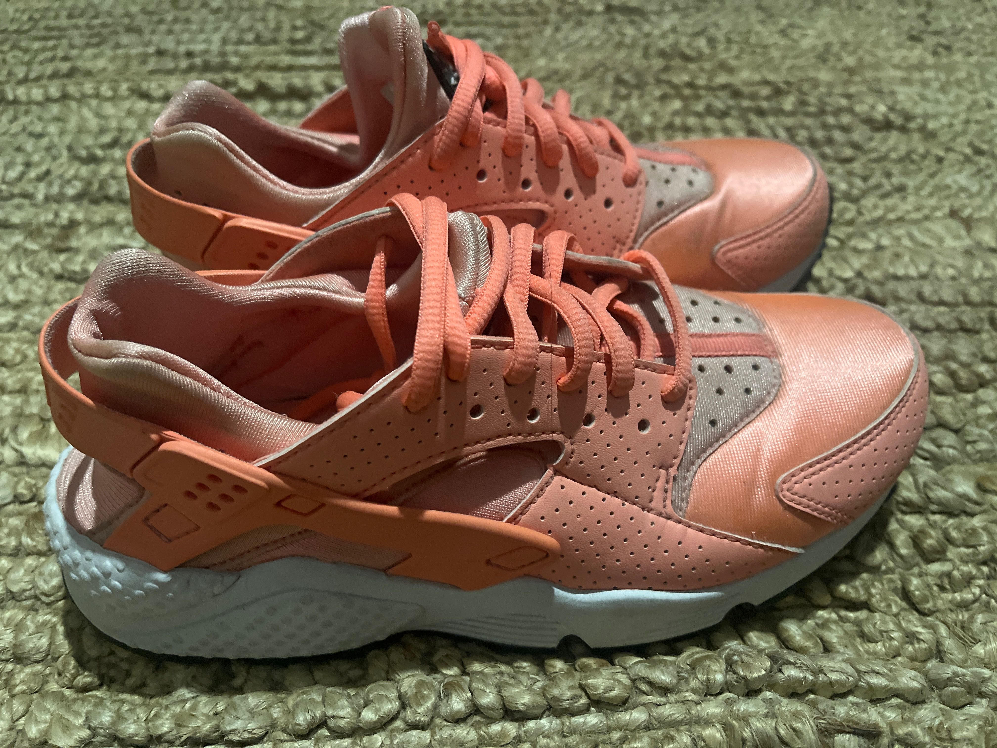 Nike huarache roz purtati