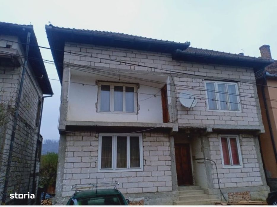Casa de locuit parter+etaj Loc. Gurahont Arad