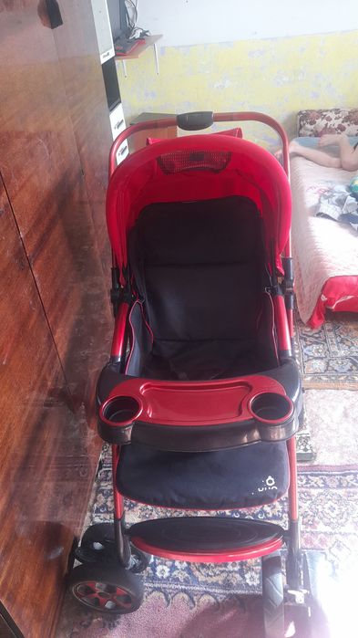 Коляска красная 10.000  чёрная 15.000