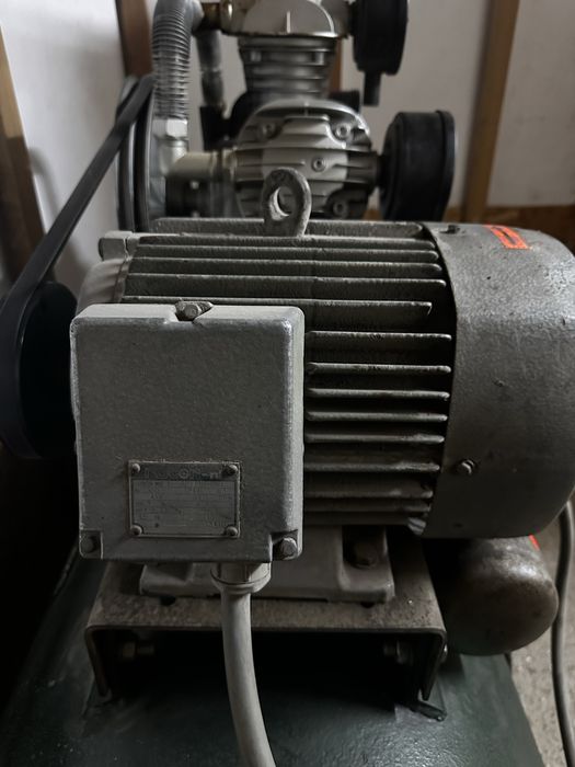 Compresor aer cu piston butelie 500l