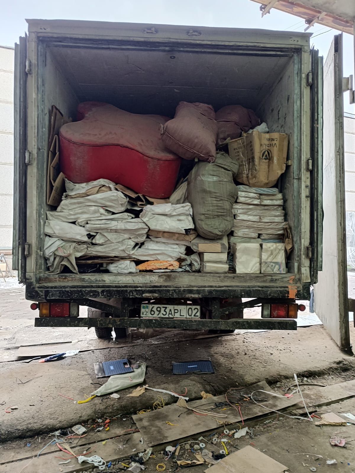 Вывоз строительного мусора 24/7 Вывоз мусора 5 тонник