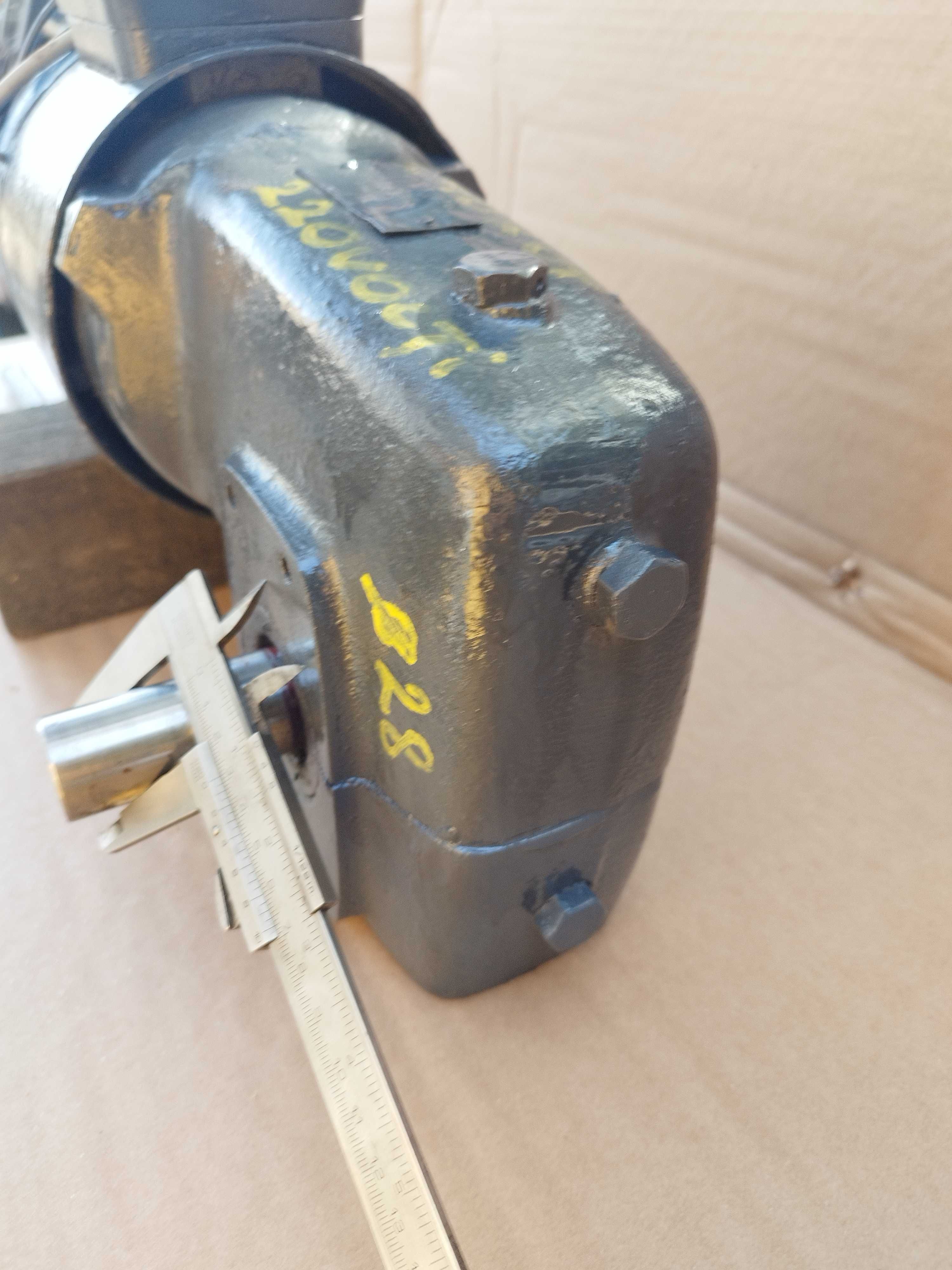 Reductor cu motor 220/380 cu 140 rpm