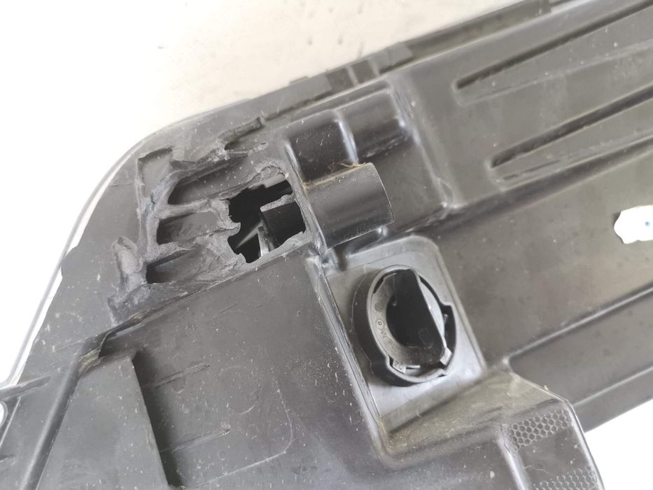 Десен фар Куга / Desен far Kuga 3 [ - ] Оригинален повреден