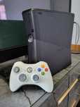 Продавам Xbox 360 много запазен