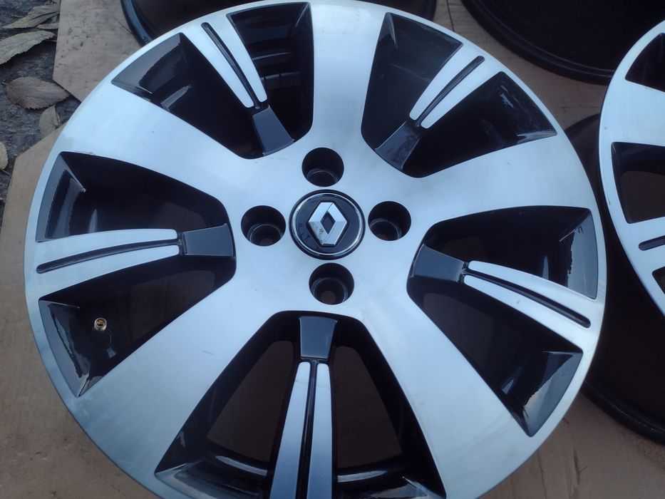 Перфектни 16-4х100 ЕТ40 6.5j Renault Capture