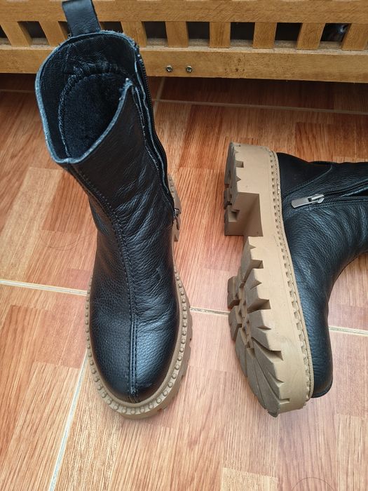 Ghete piele model deosebit