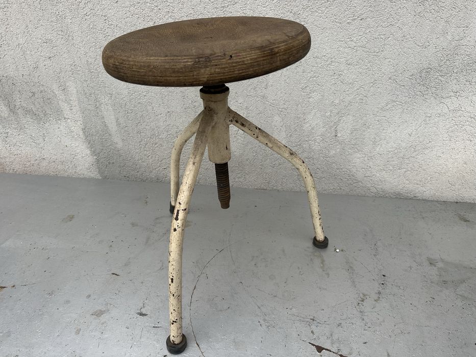 Винтидж Метално Столче на Винт Индустриално