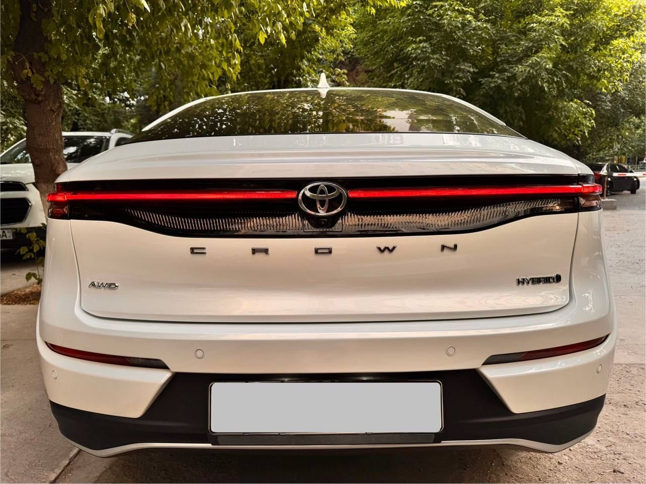 Toyota CROWN, 2023 год, Гибрид, Пробег 12 700км
