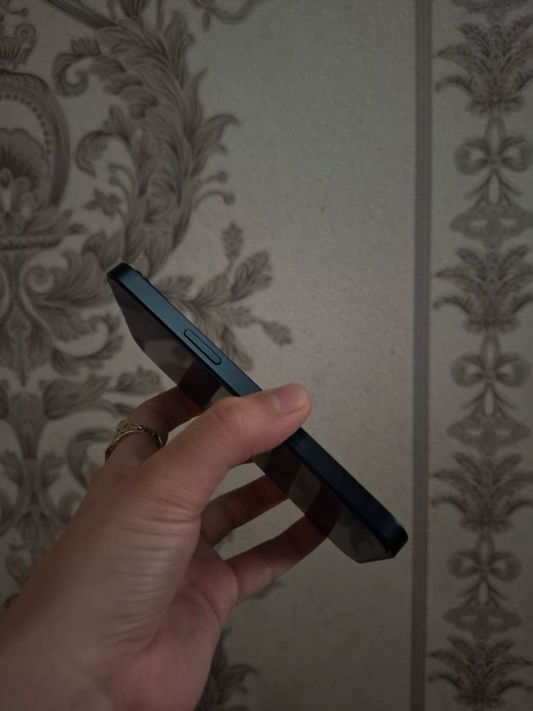 iPhone 13  128gb midnigt