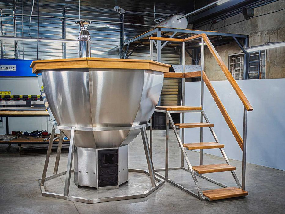 Ciubar ecologic din inox și lemn