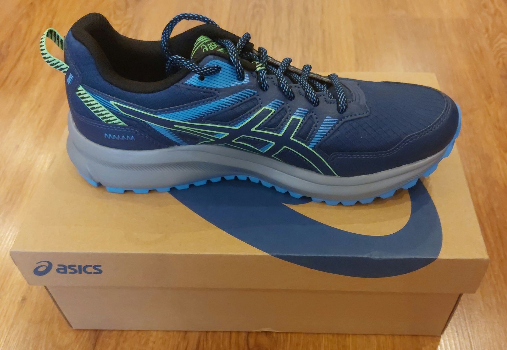 Продавм мъжки маратонки Asics Trail Scout 2