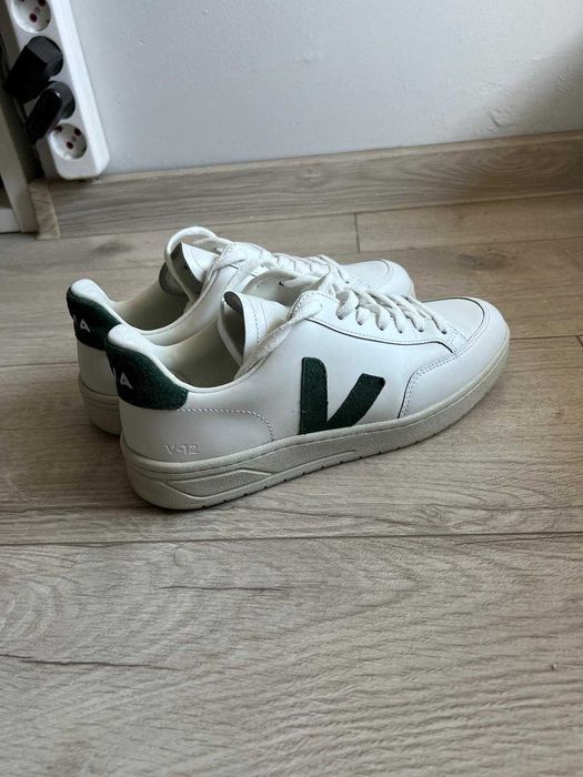 VEJA V-12 LEATHER unisex 40eu