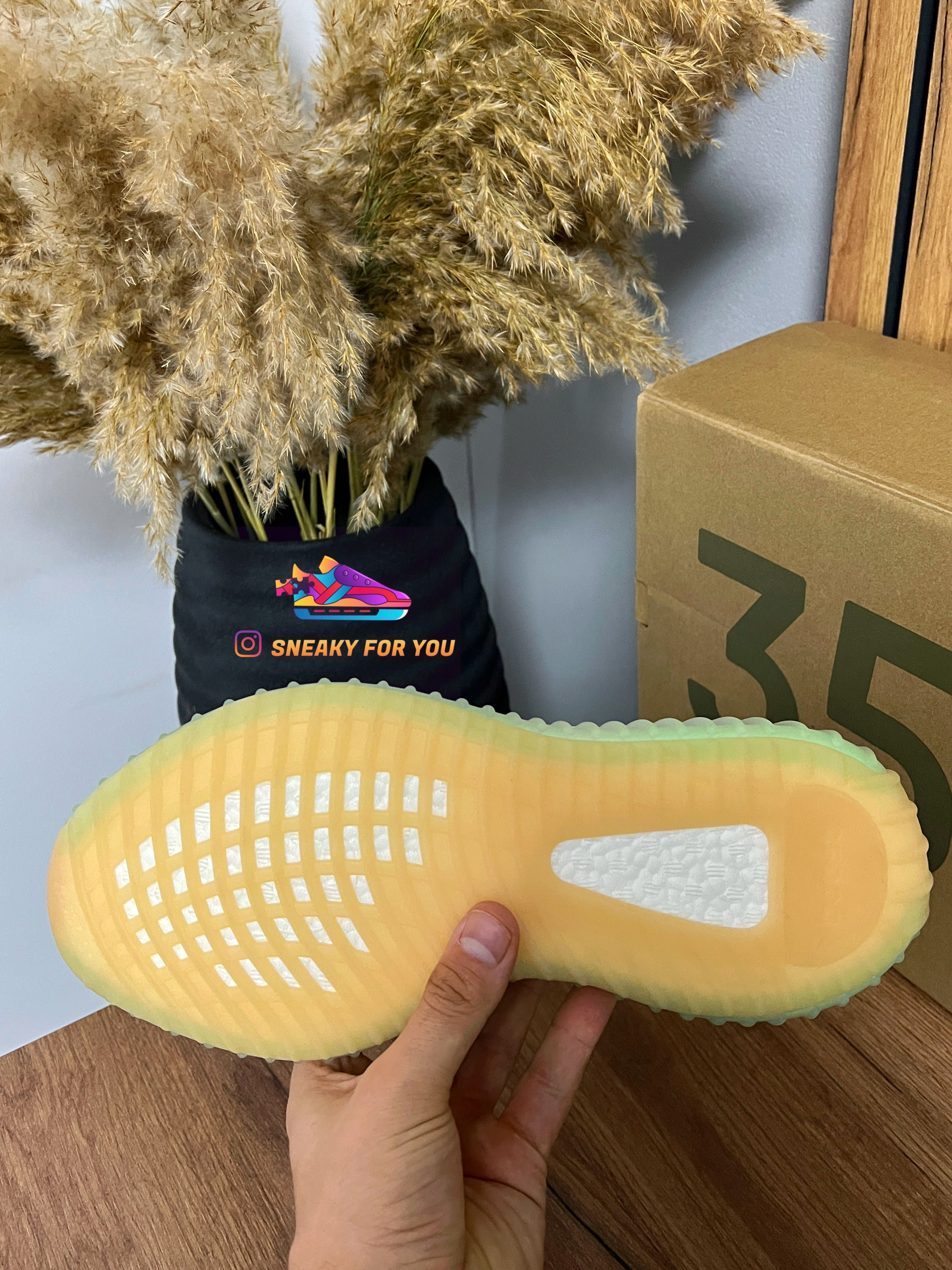 40-42 Adidas Yeezy Boost 350 V2 Hyperspace