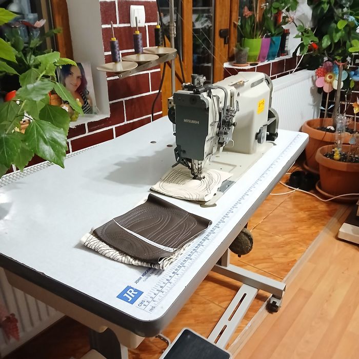 Masina de cusut cu 2 ace MITSUBISHI pentru gros ,stofa ,piele etc.