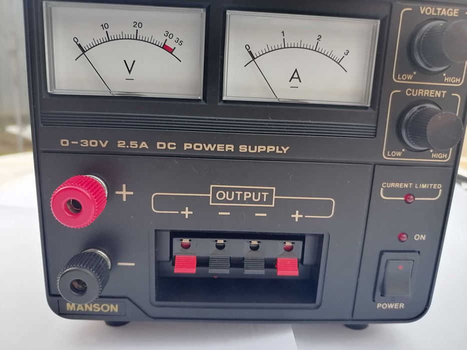 Sursa laborator tripla analogica 30v 2,5a noua