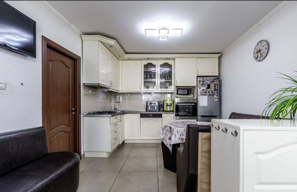 PROPRIETAR, vând casa Aradul Nou, pe colț, la principala