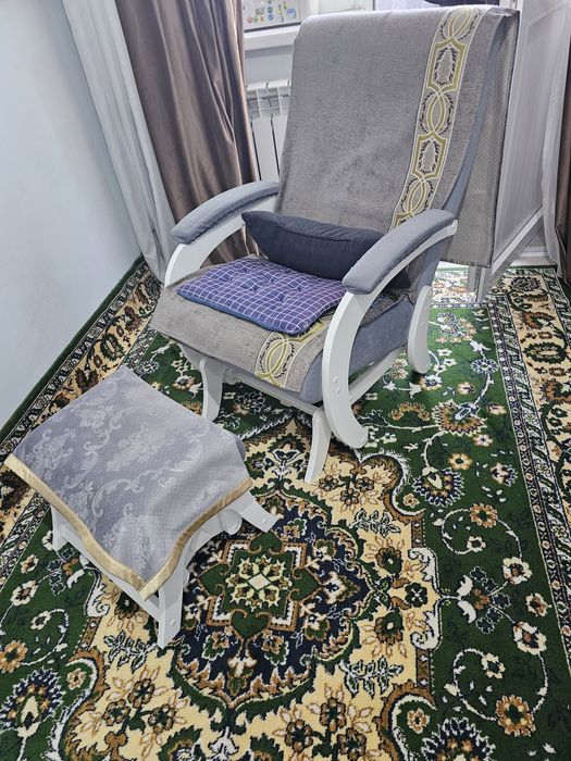 Кресло качалка с подставкой для ног