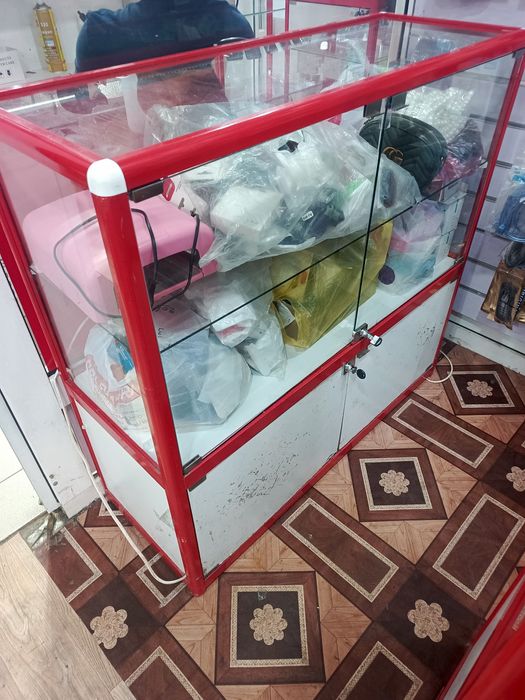 Витрина стеклянная стелаж шкаф