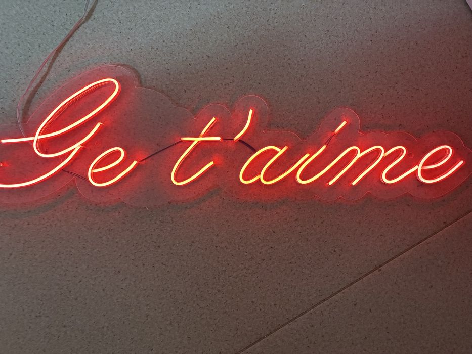 Неоновая вывеска