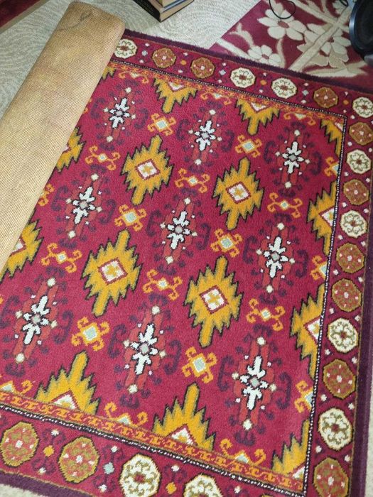 Красивый шерстяной ковёр в хорошем состоянии