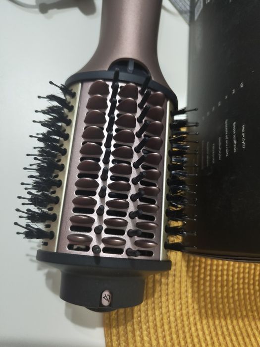 Perie cu aer cald Babyliss