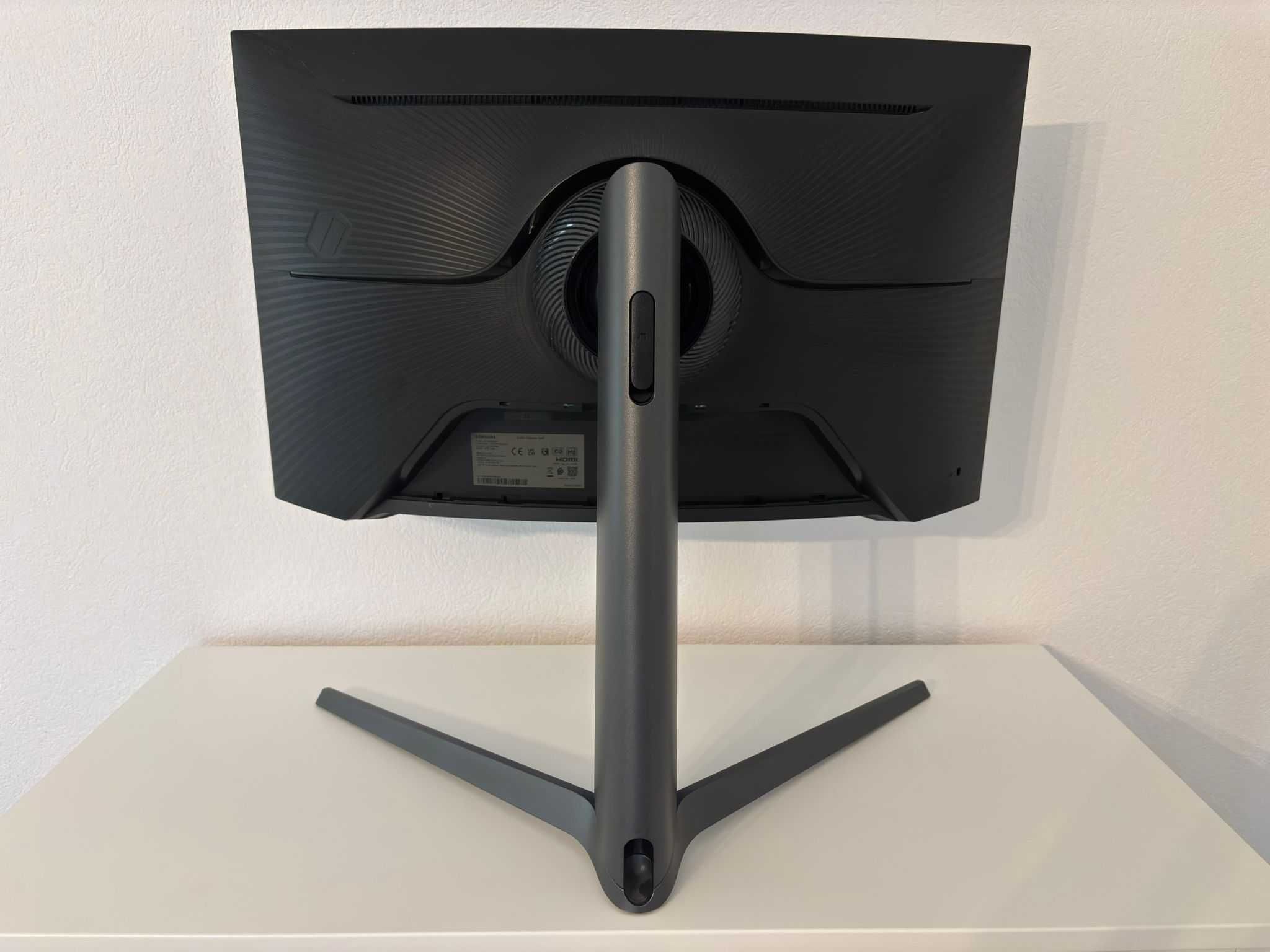 Monitor Curbat Gaming QLED VA Samsung Odyssey 27", LC27G75TQSRXEN