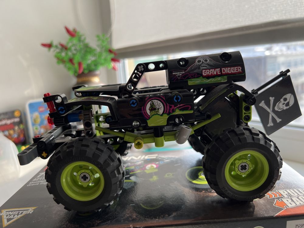 lego technic 42118 и 42147