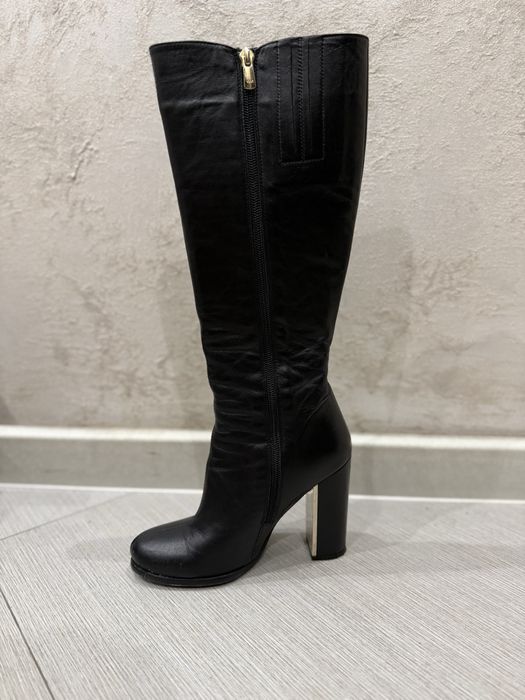 Дамски кожени ботуши с ток