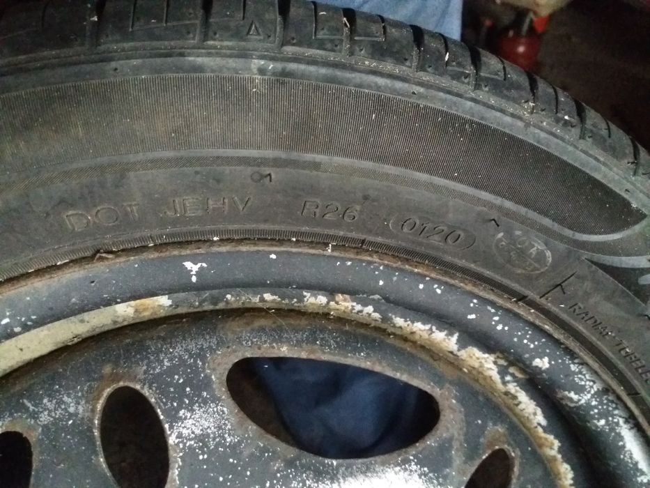 Vand anvelope smart cu tot cu jante aproape noi