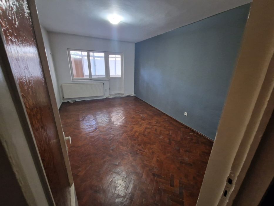 Vând apartament bloc k2