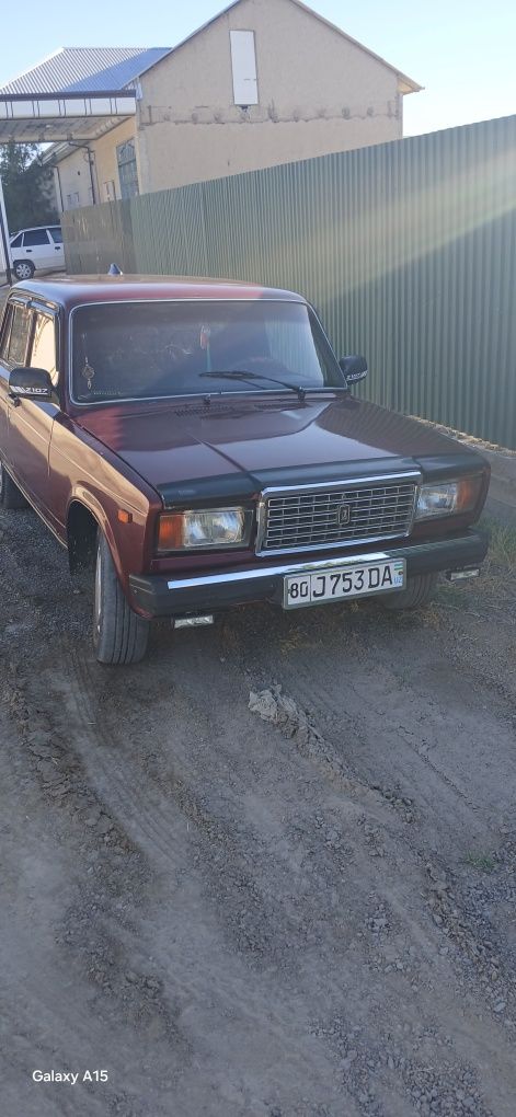 Lada 2107 sotiladi