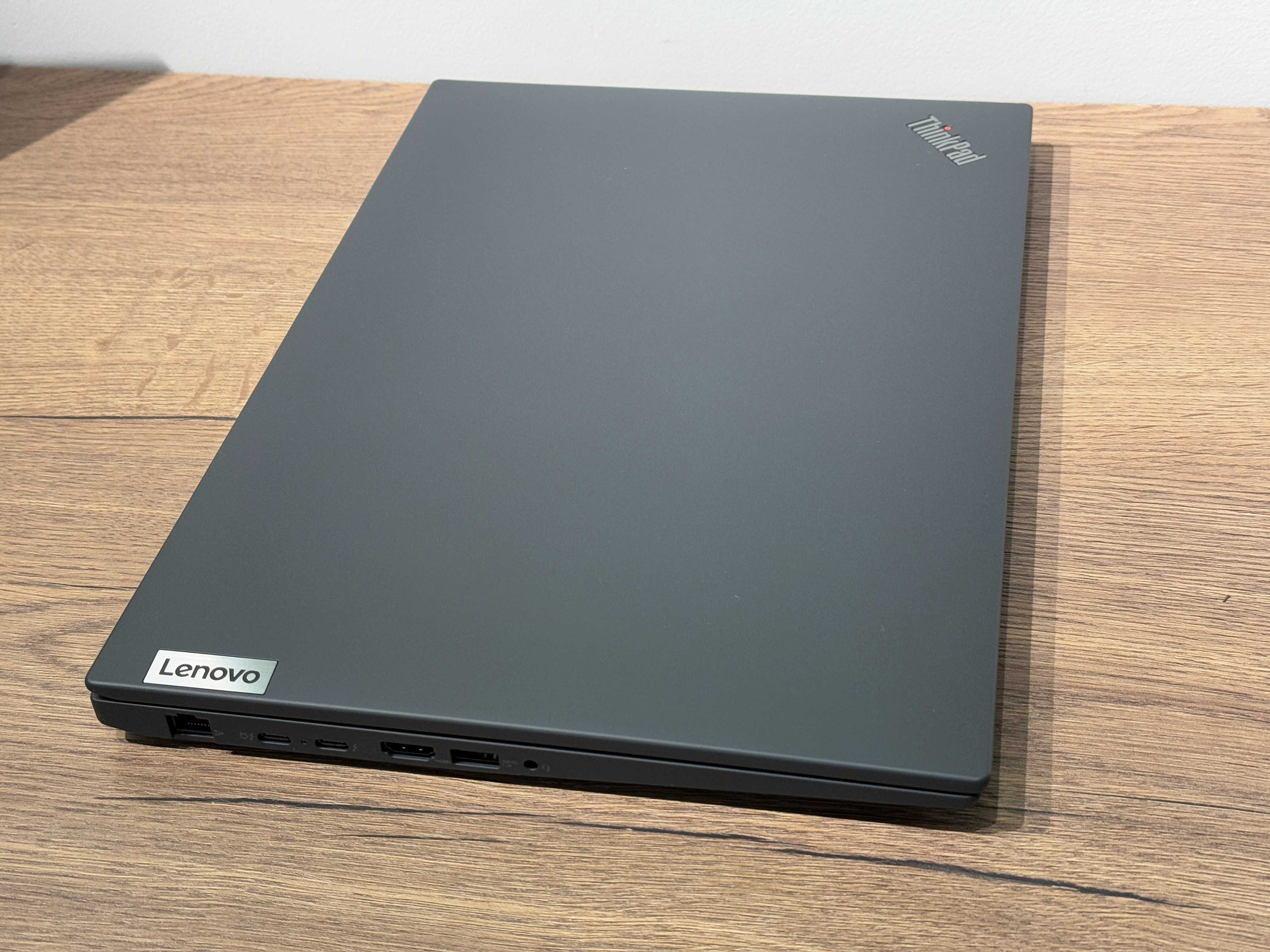 Lenovo ThinkPad P16v 16" i7 32GB Ram NVIDIA RTX A1000 1TB Nou 3Ani Gar