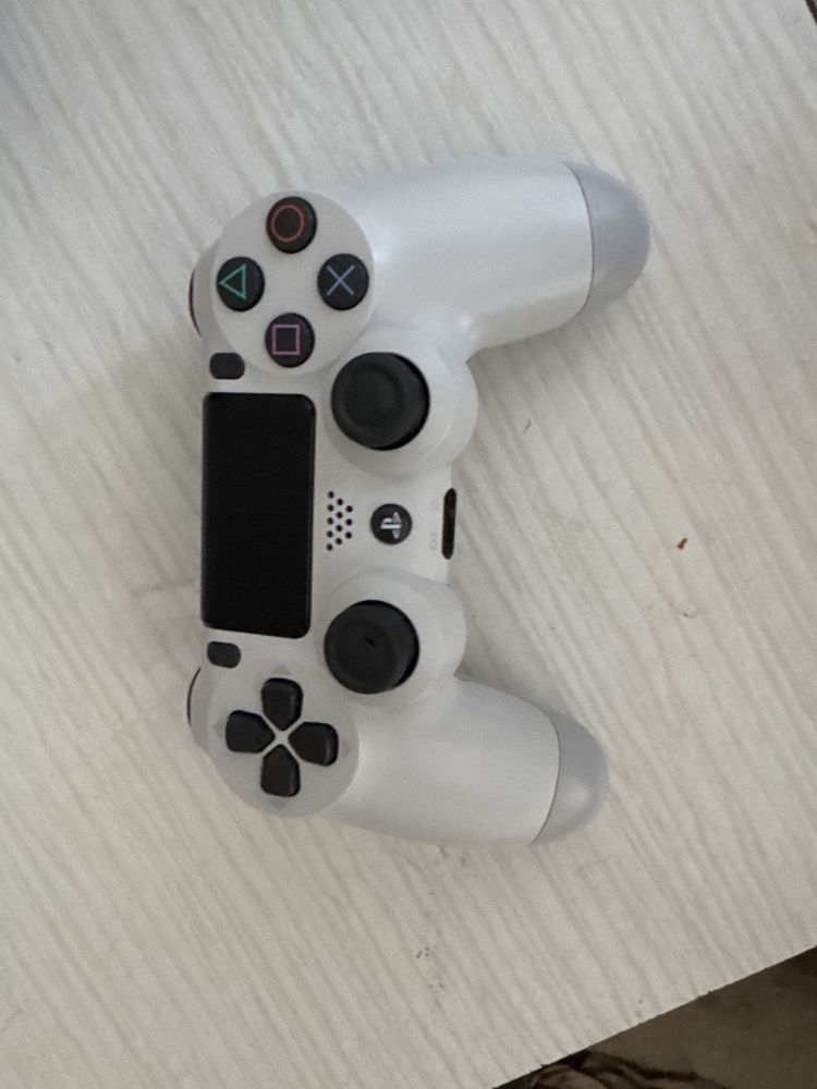 Продавам плейстешън 4 500gb