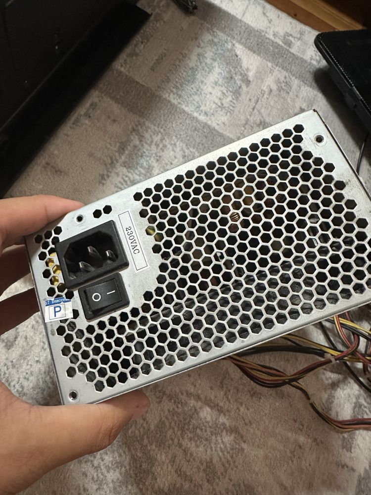 Блок питания 550W на компьютер