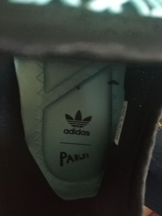 Vând Adidași parley proveniență SUA