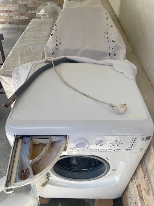 Стиральная машина Hotpoint Ariston 2010 года